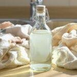 DĂ©couvrez si le vinaigre blanc est rĂ©ellement efficace pour rĂ©cupĂ©rer le linge dĂ©teint. Astuces, conseils et prĂ©cautions pour retrouver des vĂȘtements Ă©clatants !