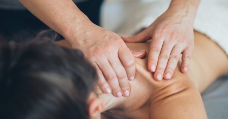 Découvrez ce qu'est la cryolipolyse, une technique non invasive pour éliminer les graisses par le froid. Comprenez son fonctionnement, ses avantages et les résultats attendus.